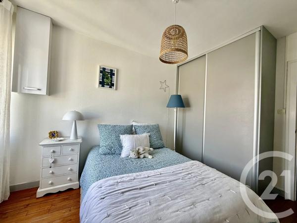 Appartement F3 à vendre  3 pièces - 65 m 2   LA ROCHELLE  - 17