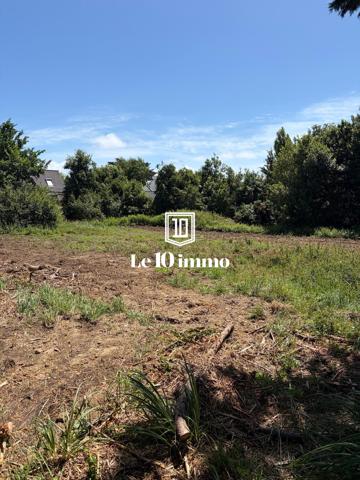 Terrain constructible viabilisé à 500 mètres de la mer