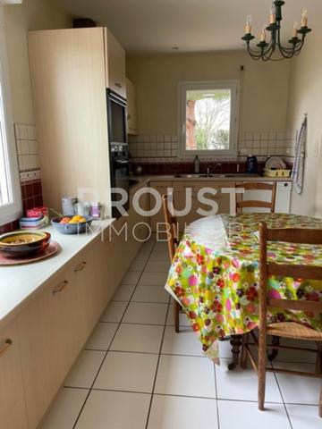 En exclusivité aiffres beau pavillon de 132 m² sur un terrain de 745 m² à 4 minutes (en voiture) de toutes commodités