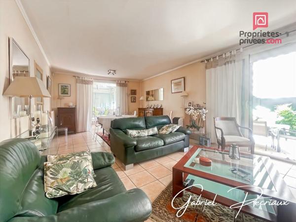 Maison 4 chambres avec magnifique jardin fleuri