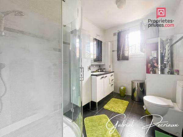 Maison 4 chambres avec magnifique jardin fleuri