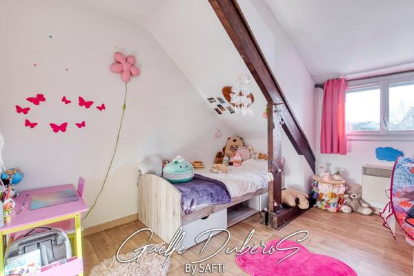 Belle maison sur vaste sous sol/6 chambres***Pré visite 3D disponible sur demande***