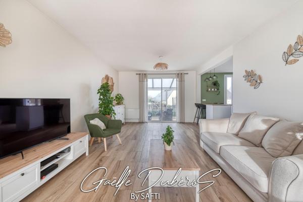 Belle maison sur vaste sous sol/6 chambres***Pré visite 3D disponible sur demande***