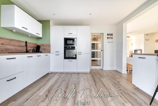 Belle maison sur vaste sous sol/6 chambres***Pré visite 3D disponible sur demande***