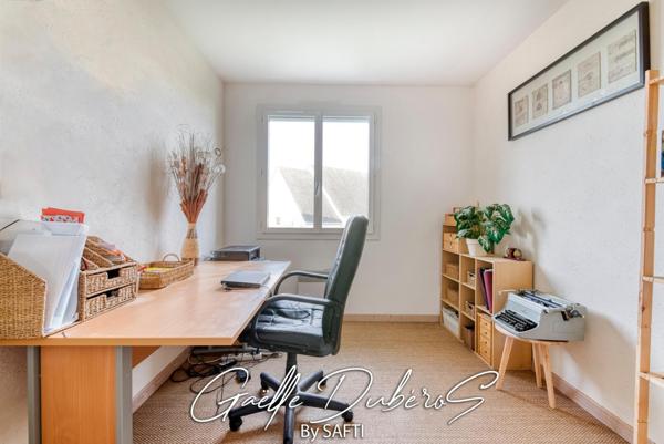 Belle maison sur vaste sous sol/6 chambres***Pré visite 3D disponible sur demande***