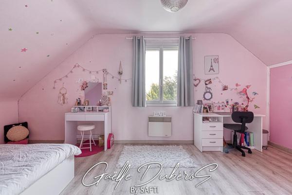 Belle maison sur vaste sous sol/6 chambres***Pré visite 3D disponible sur demande***