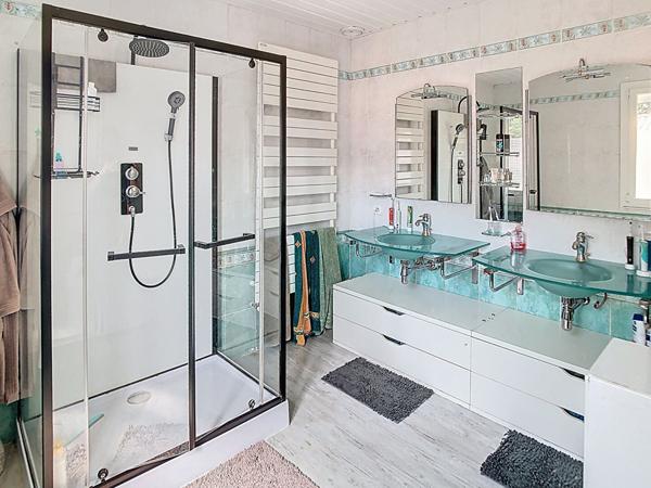 Maison Pins Justaret 4 pièce(s) 142 m2 avec T2 attenant garage et piscine