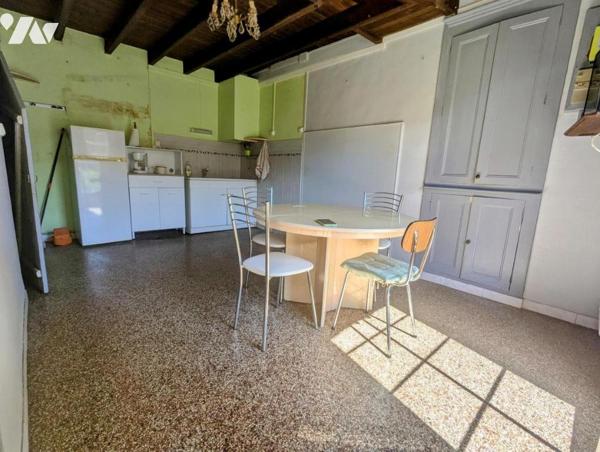 À VENDRE – MAISON EN PIERRE AU CŒUR DE PERCY-EN-NORMANDIE (50410)