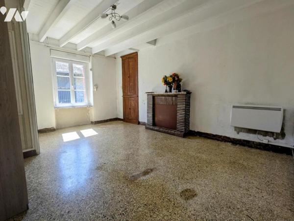 À VENDRE – MAISON EN PIERRE AU CŒUR DE PERCY-EN-NORMANDIE (50410)