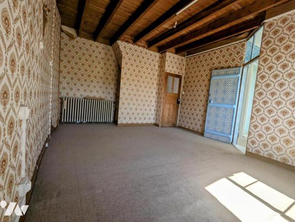 À VENDRE – MAISON EN PIERRE AU CŒUR DE PERCY-EN-NORMANDIE (50410)