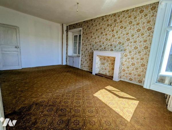 À VENDRE – MAISON EN PIERRE AU CŒUR DE PERCY-EN-NORMANDIE (50410)