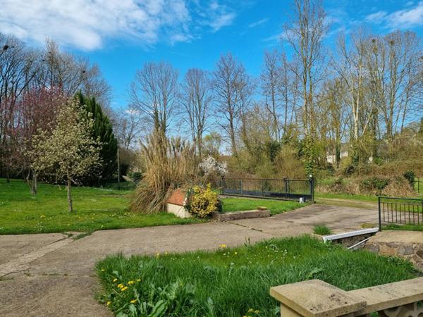 MAISON ANCIENNE A RENOVER DANS UN CADRE BUCOLIQUE