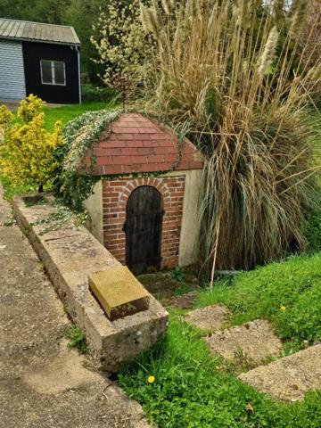 MAISON ANCIENNE A RENOVER DANS UN CADRE BUCOLIQUE