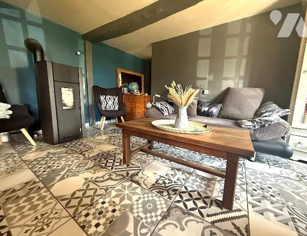 A 10 MN D'YVETOT, maison mitoyenne d'1côté de plain pied d'~51m² sur un terrain d'~460m², 1chambre.