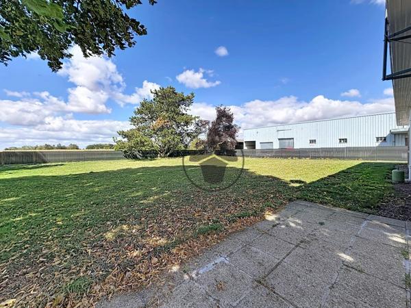 Location                                                      Maison
                        
                     8 pièces                      227 m2                     à Gricourt