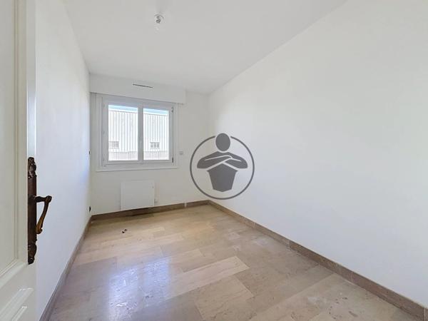 Location                                                      Maison
                        
                     8 pièces                      227 m2                     à Gricourt