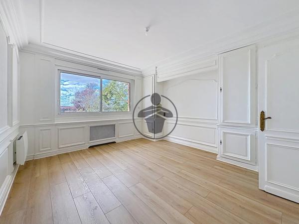 Location                                                      Maison
                        
                     8 pièces                      227 m2                     à Gricourt