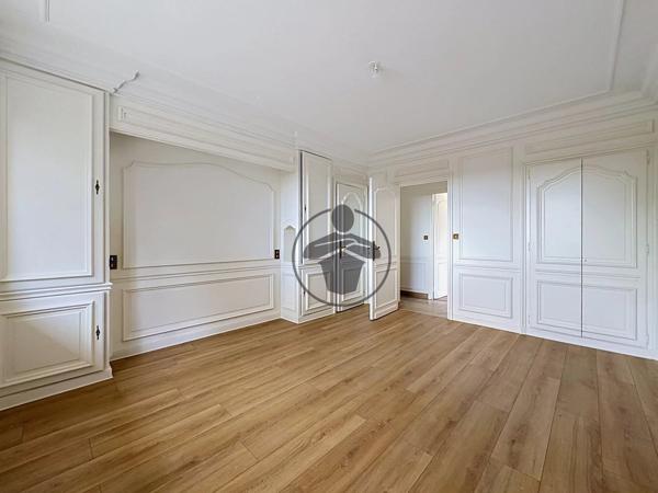 Location                                                      Maison
                        
                     8 pièces                      227 m2                     à Gricourt