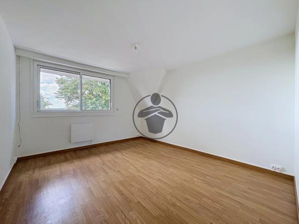 Location                                                      Maison
                        
                     8 pièces                      227 m2                     à Gricourt