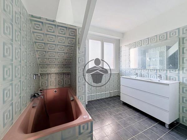 Location                                                      Maison
                        
                     8 pièces                      227 m2                     à Gricourt