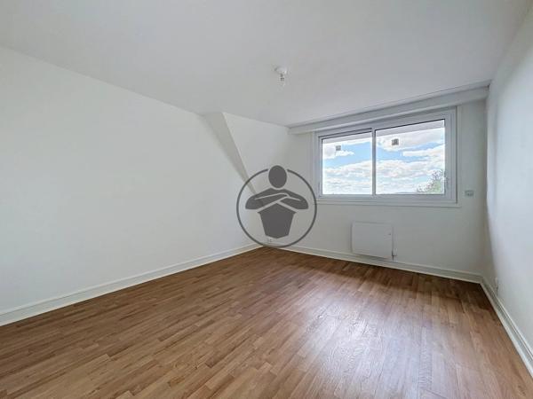 Location                                                      Maison
                        
                     8 pièces                      227 m2                     à Gricourt