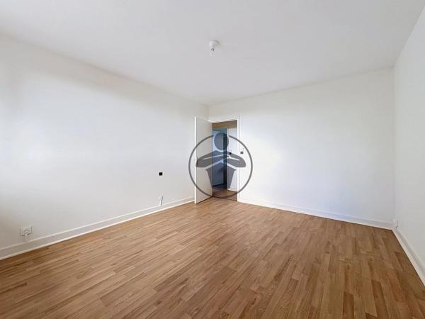 Location                                                      Maison
                        
                     8 pièces                      227 m2                     à Gricourt
