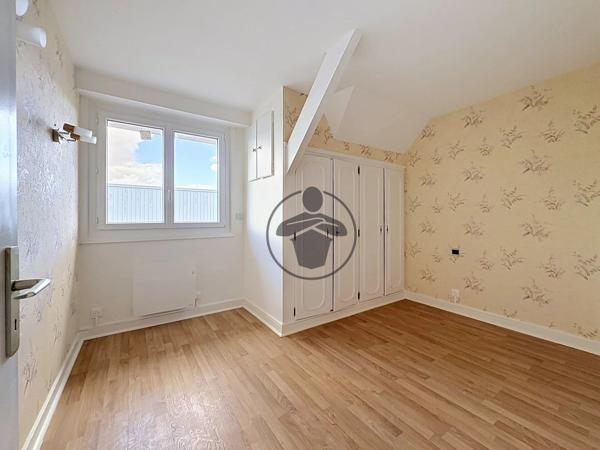 Location                                                      Maison
                        
                     8 pièces                      227 m2                     à Gricourt