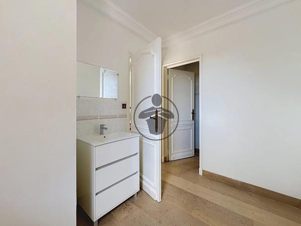 Location                                                      Maison
                        
                     8 pièces                      227 m2                     à Gricourt