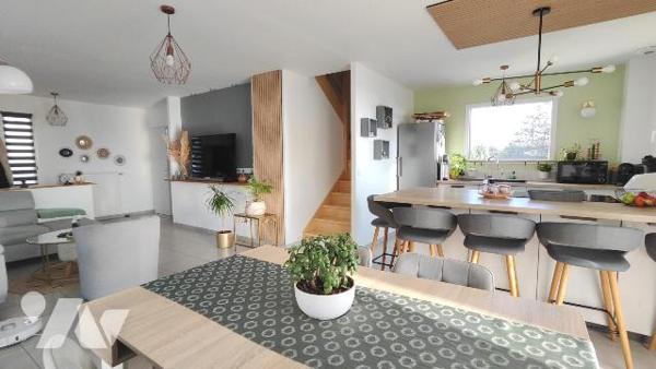 MAISON RECENTE AVEC VUE