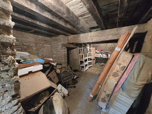 Lavit centre, maison de village 131 m², trois chambres, jardin, balcon, cave, proche toute commodités.