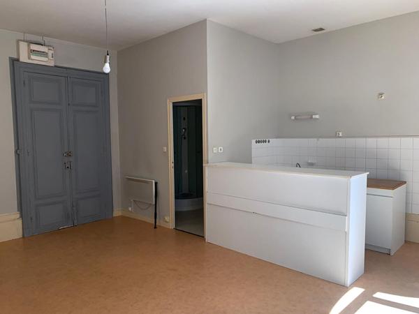 AGEN CENTRE VILLE - IMMEUBLE DE RAPPORT LOCATIF EN PIERRE COMPRENANT 4 APPARTEMENTS ET 1 LOCAL COMMERCIAL