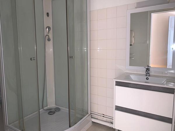 AGEN CENTRE VILLE - IMMEUBLE DE RAPPORT LOCATIF EN PIERRE COMPRENANT 4 APPARTEMENTS ET 1 LOCAL COMMERCIAL