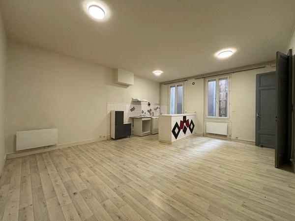 AGEN CENTRE VILLE - IMMEUBLE DE RAPPORT LOCATIF EN PIERRE COMPRENANT 4 APPARTEMENTS ET 1 LOCAL COMMERCIAL