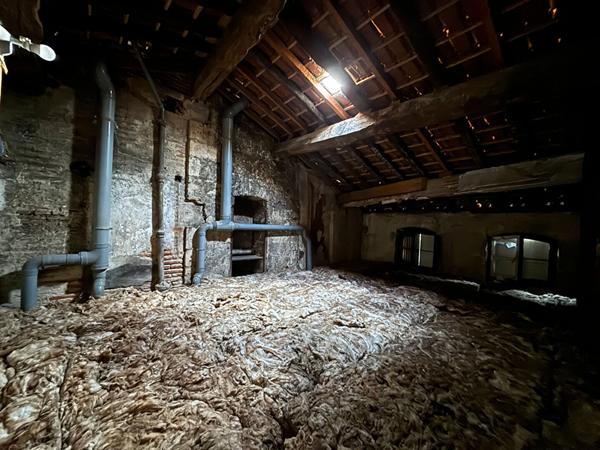 AGEN CENTRE VILLE - IMMEUBLE DE RAPPORT LOCATIF EN PIERRE COMPRENANT 4 APPARTEMENTS ET 1 LOCAL COMMERCIAL