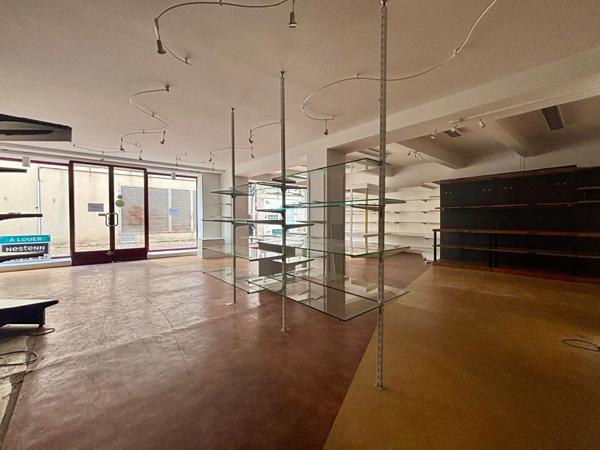 AGEN CENTRE VILLE - IMMEUBLE DE RAPPORT LOCATIF EN PIERRE COMPRENANT 4 APPARTEMENTS ET 1 LOCAL COMMERCIAL