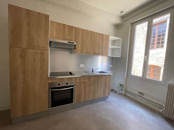 AGEN CENTRE VILLE - IMMEUBLE DE RAPPORT LOCATIF EN PIERRE COMPRENANT 4 APPARTEMENTS ET 1 LOCAL COMMERCIAL