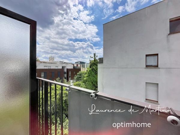Studio à vendre avec balcon et parking, dernier étage BEZONS (95)