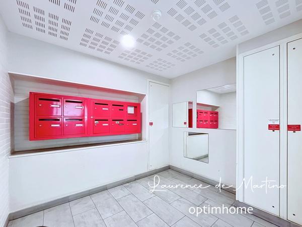 Studio à vendre avec balcon et parking, dernier étage BEZONS (95)
