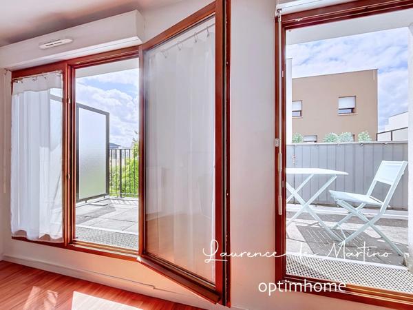 Studio à vendre avec balcon et parking, dernier étage BEZONS (95)