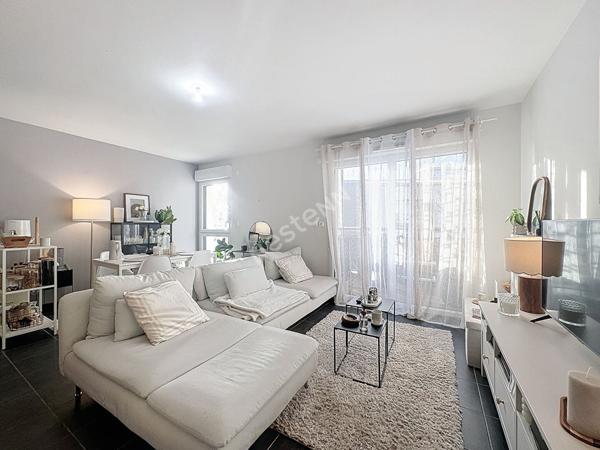 TOURS CENTRE - T2 avec Terrasse et parking vendu avec locataire