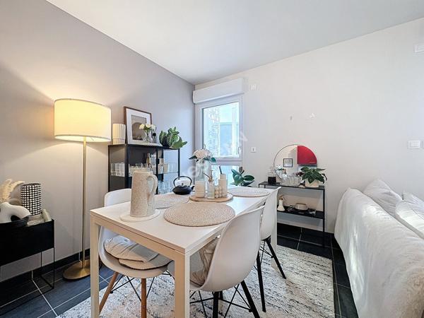 TOURS CENTRE - T2 avec Terrasse et parking vendu avec locataire