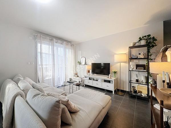 TOURS CENTRE - T2 avec Terrasse et parking vendu avec locataire