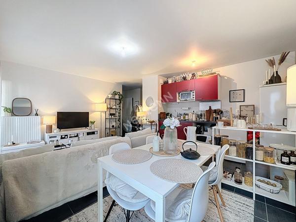 TOURS CENTRE - T2 avec Terrasse et parking vendu avec locataire