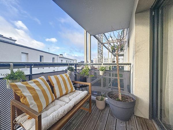 TOURS CENTRE - T2 avec Terrasse et parking vendu avec locataire