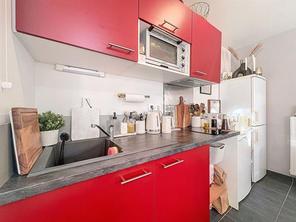 TOURS CENTRE - T2 avec Terrasse et parking vendu avec locataire