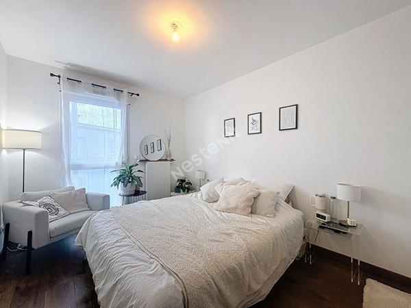 TOURS CENTRE - T2 avec Terrasse et parking vendu avec locataire