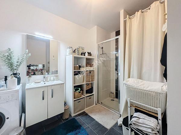 TOURS CENTRE - T2 avec Terrasse et parking vendu avec locataire