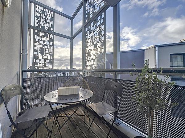 TOURS CENTRE - T2 avec Terrasse et parking vendu avec locataire