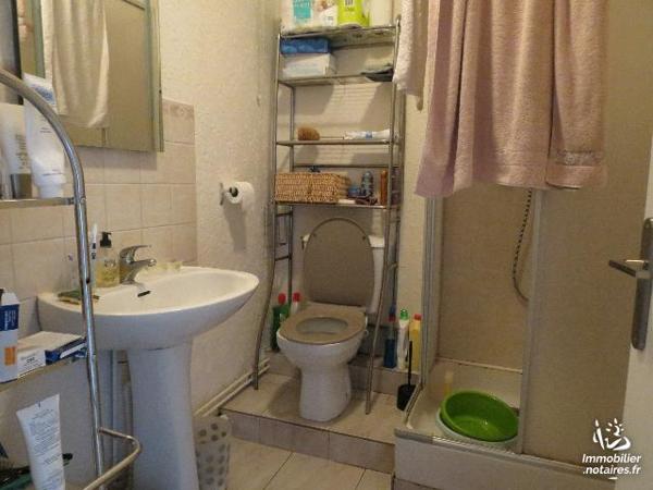 MONTIVILLIERS centre, immeuble de rapport mixte comprenant 1 local professionnel et 3 appartements.