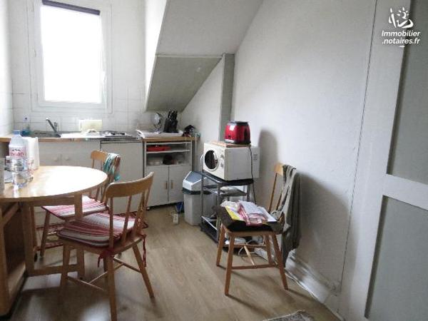 MONTIVILLIERS centre, immeuble de rapport mixte comprenant 1 local professionnel et 3 appartements.